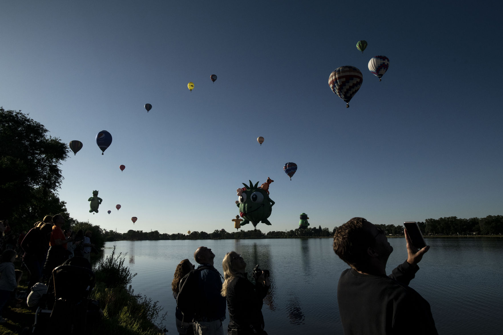 090219-news-liftoffballoons 28.jpg
